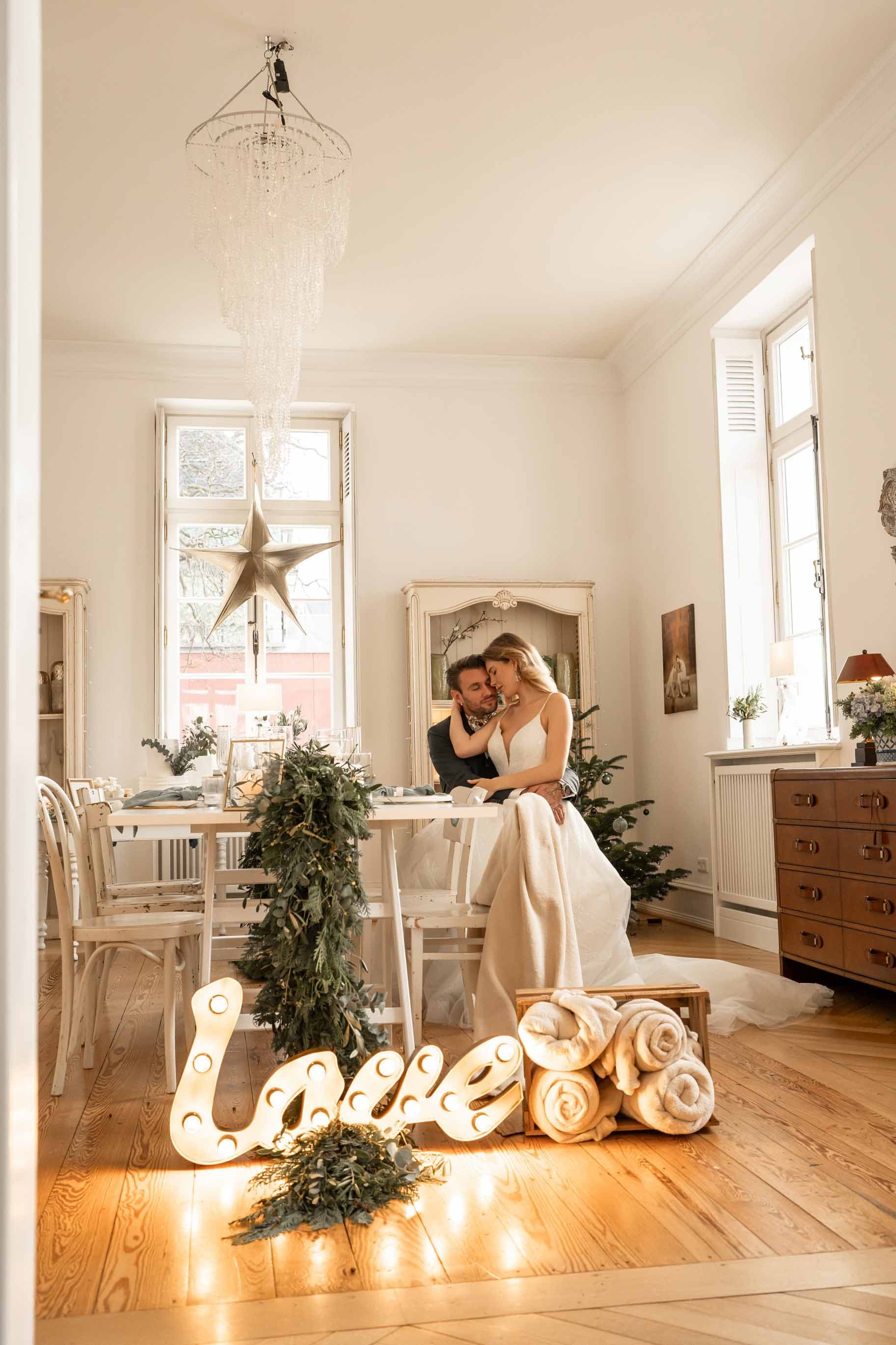 Image of Leuchtschild "love"