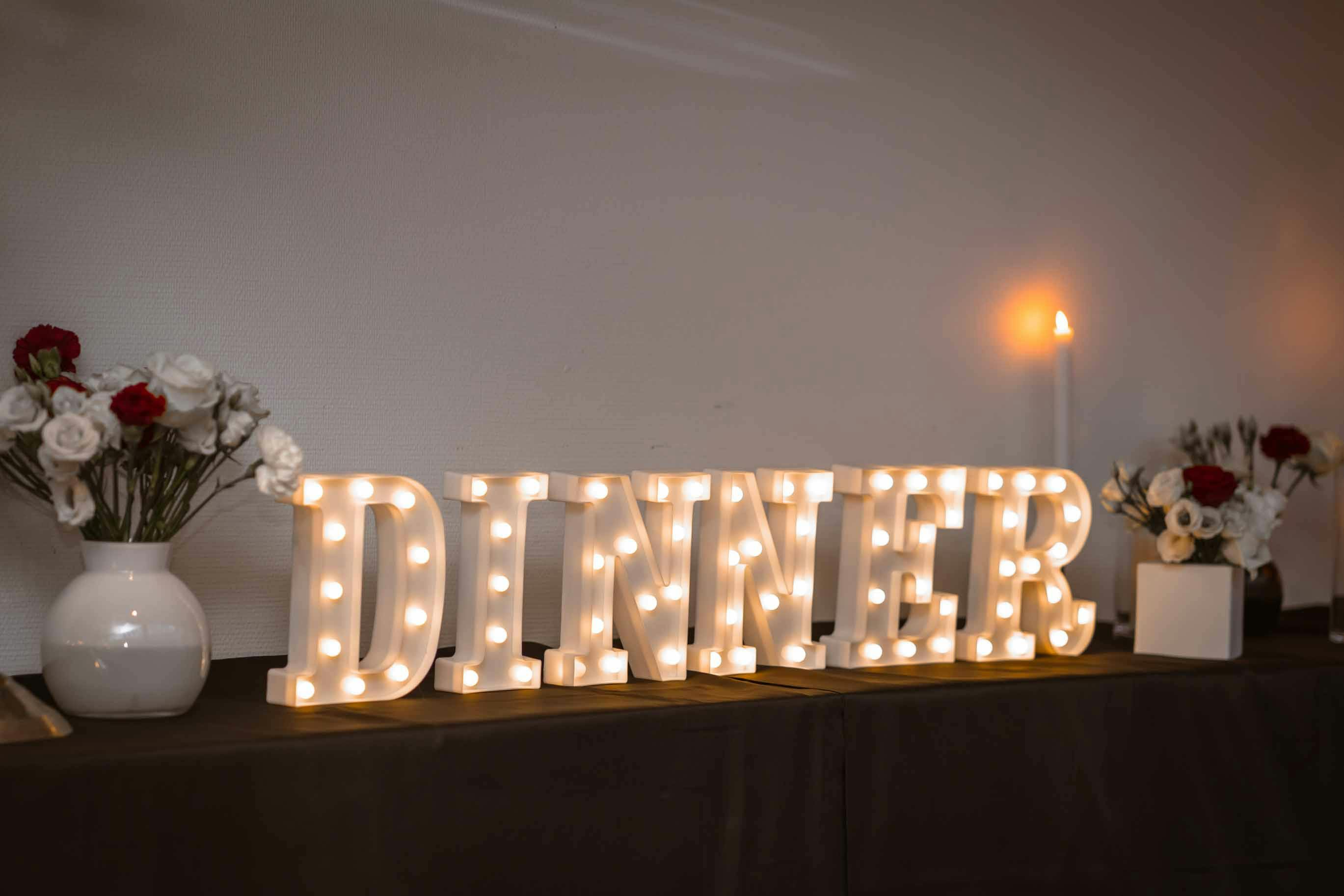 LED Buchstaben 'Dinner'