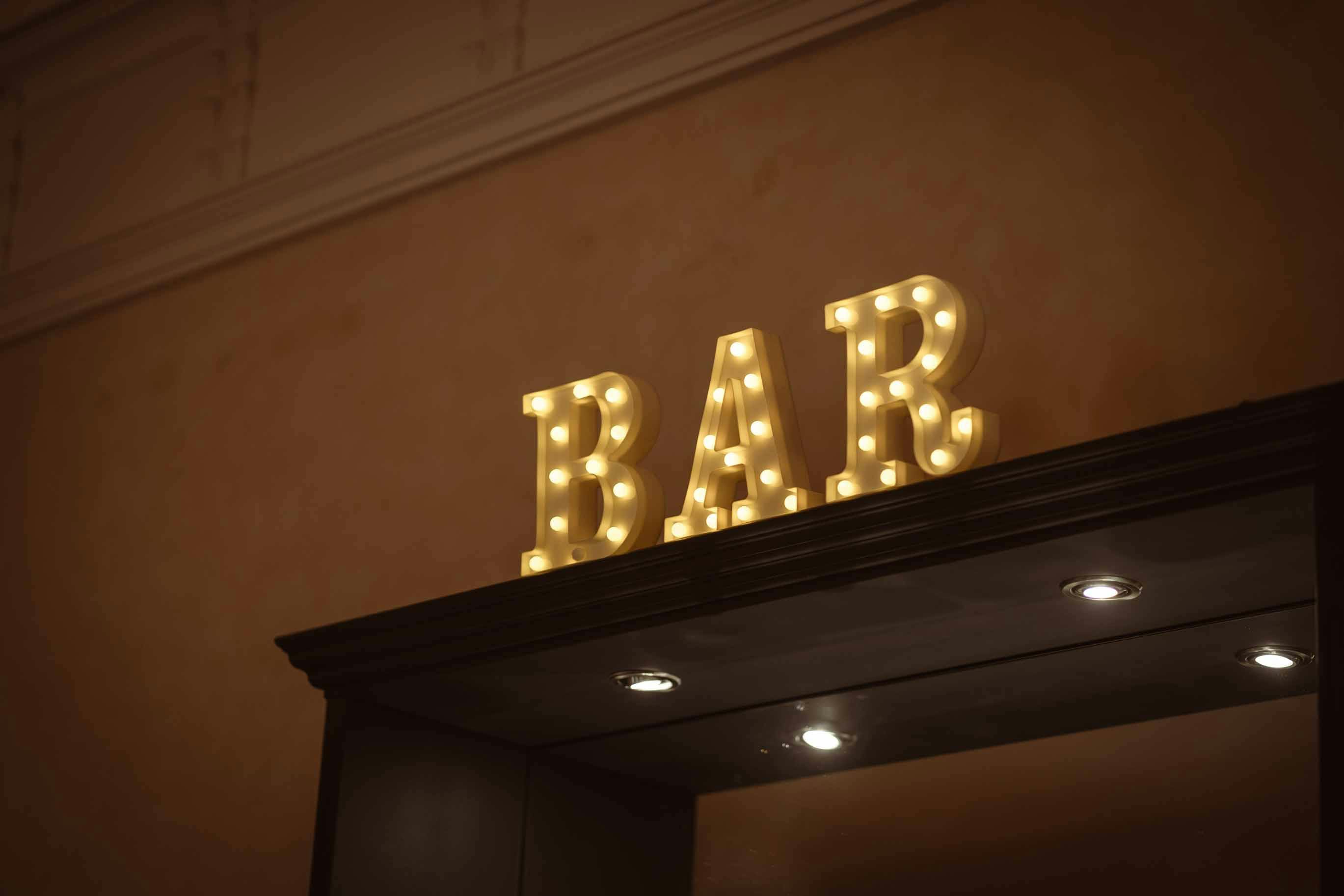 LED Buchstaben 'Bar'