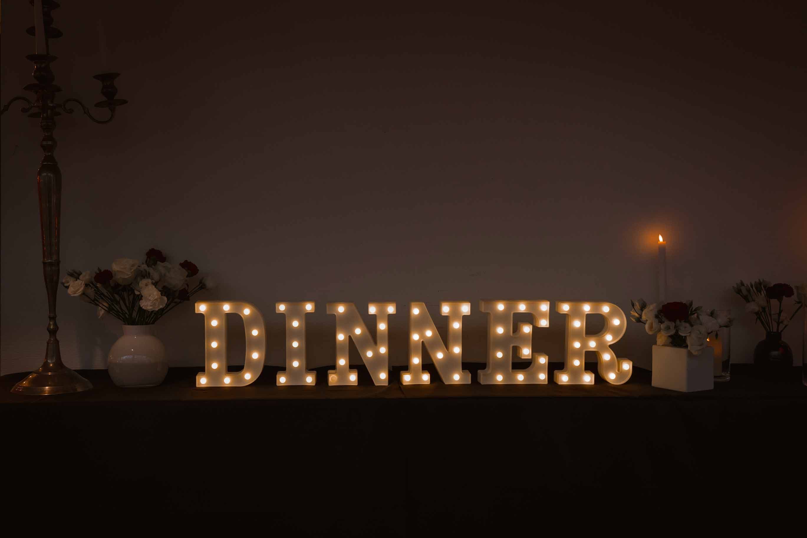 LED Buchstaben 'Dinner'